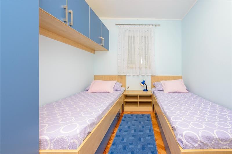 2 bedroom villa with pool and mountain views near Orašac, sleeps 4