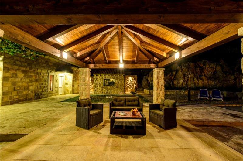 2 bedroom villa with pool and mountain views near Orašac, sleeps 4