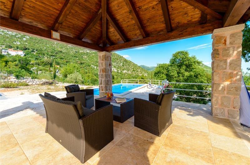 2 bedroom villa with pool and mountain views near Orašac, sleeps 4