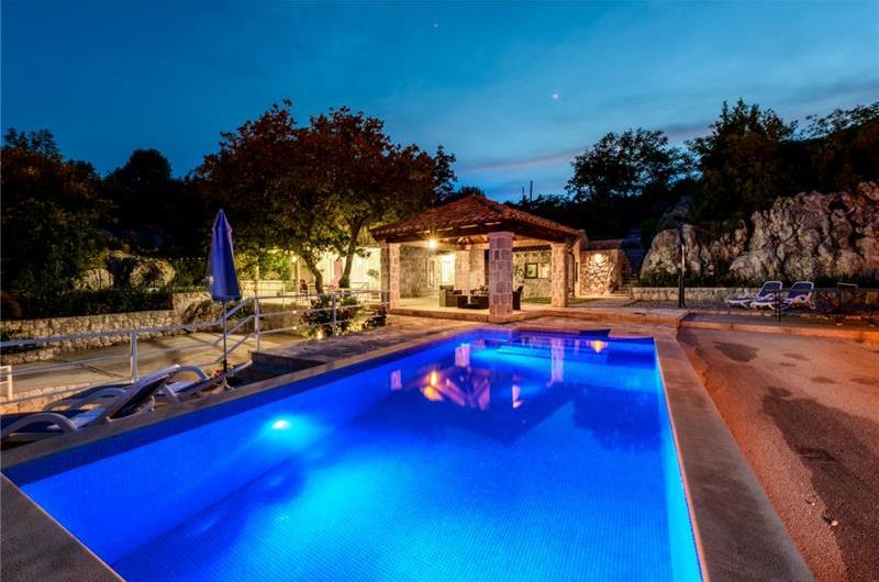 2 bedroom villa with pool and mountain views near Orašac, sleeps 4
