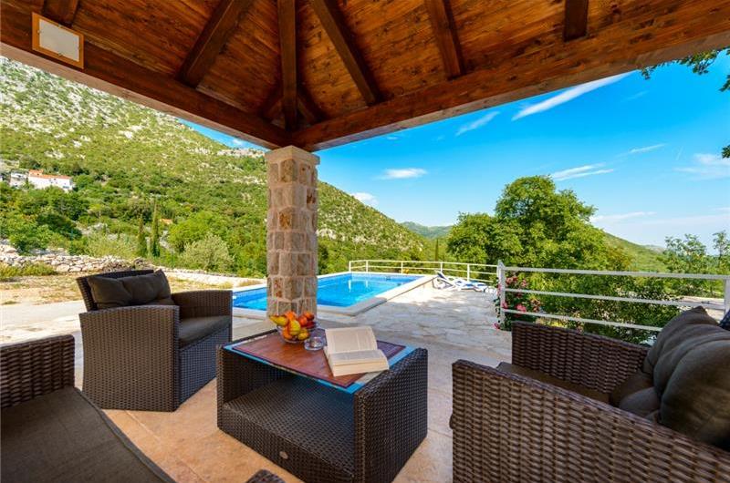 2 bedroom villa with pool and mountain views near Orašac, sleeps 4