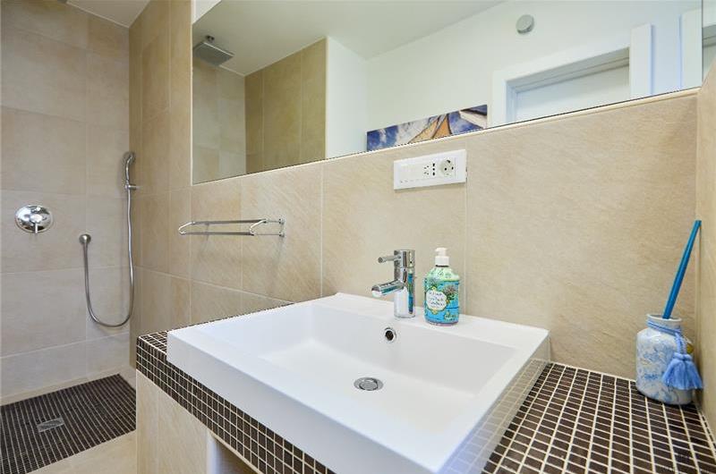 2 bedroom villa with pool, Orasac near Dubrovnik, sleeps 4