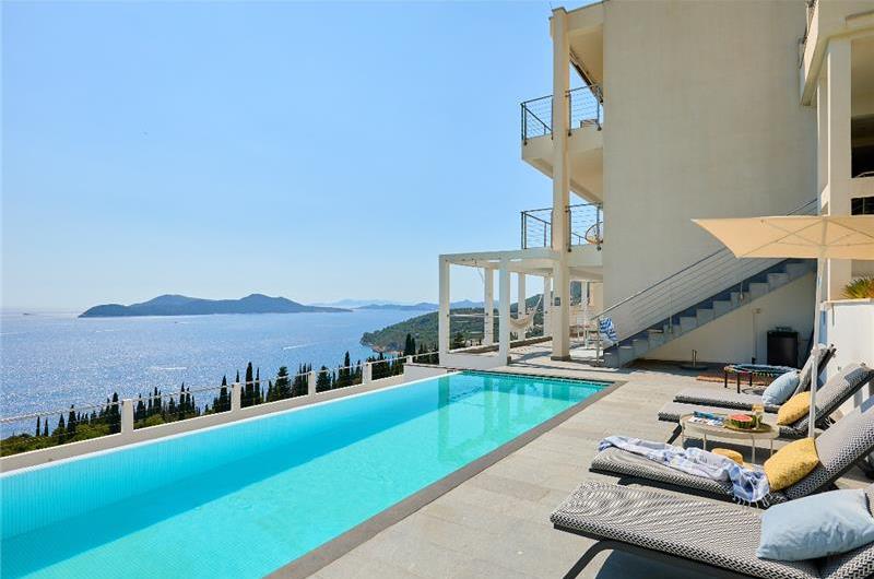 4 bedroom villa with pool and sea view, Orašac, sleeps 8