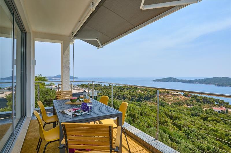 4 bedroom villa with pool and sea view, Orašac, sleeps 8