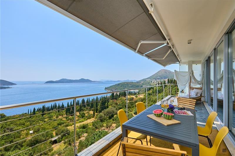 4 bedroom villa with pool and sea view, Orašac, sleeps 8