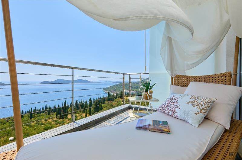 4 bedroom villa with pool and sea view, Orašac, sleeps 8
