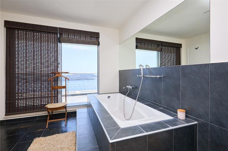 4 bedroom villa with pool and sea view, Orašac, sleeps 8