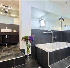 4 bedroom villa with pool and sea view, Orašac, sleeps 8