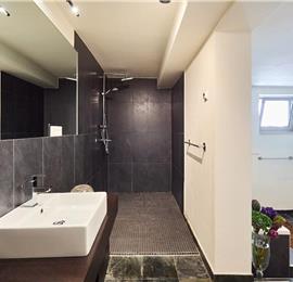 4 bedroom villa with pool and sea view, Orašac, sleeps 8