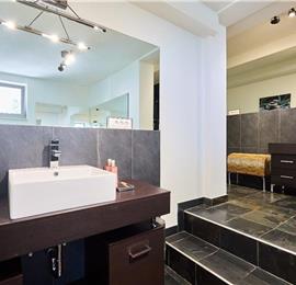 4 bedroom villa with pool and sea view, Orašac, sleeps 8