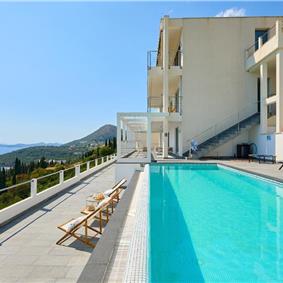 4 bedroom villa with pool and sea view, Orašac, sleeps 8
