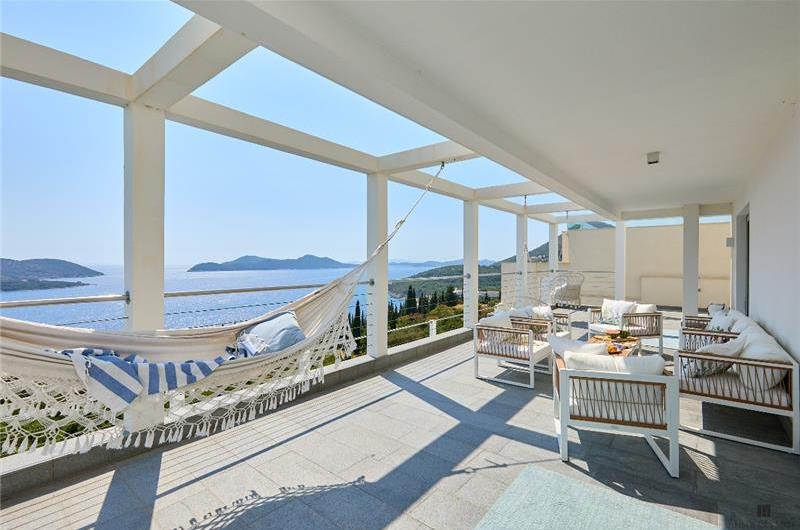 4 bedroom villa with pool and sea view, Orašac, sleeps 8
