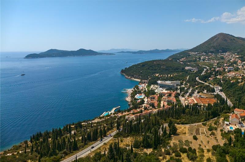 4 bedroom villa with pool and sea view, Orašac, sleeps 8