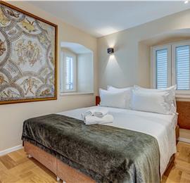 Two-bedroom luxury sea view apartment along Split city sea front sleeps 4