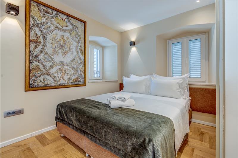 Two-bedroom luxury sea view apartment along Split city sea front sleeps 4