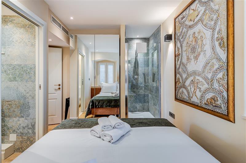 Two-bedroom luxury sea view apartment along Split city sea front sleeps 4