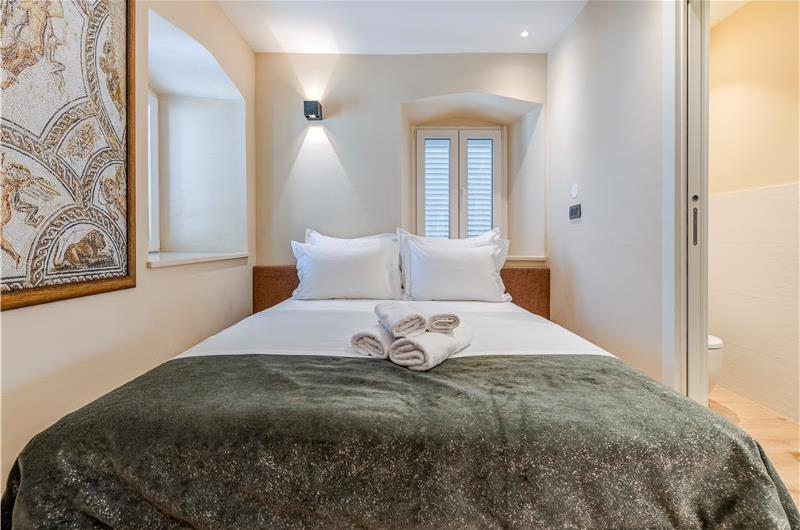 Two-bedroom luxury sea view apartment along Split city sea front sleeps 4