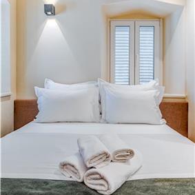 Two-bedroom luxury sea view apartment along Split city sea front sleeps 4