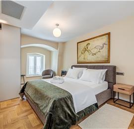 Two-bedroom luxury sea view apartment along Split city sea front sleeps 4