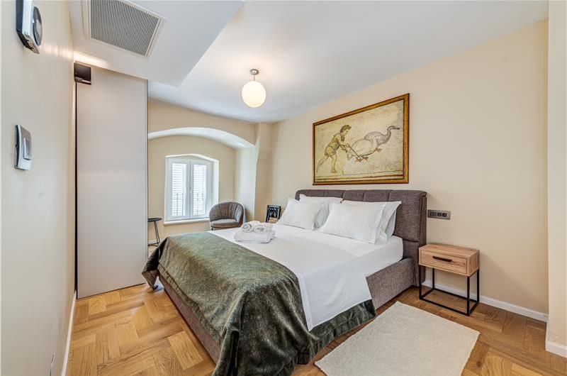 Two-bedroom luxury sea view apartment along Split city sea front sleeps 4