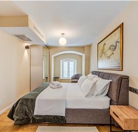 Two-bedroom luxury sea view apartment along Split city sea front sleeps 4