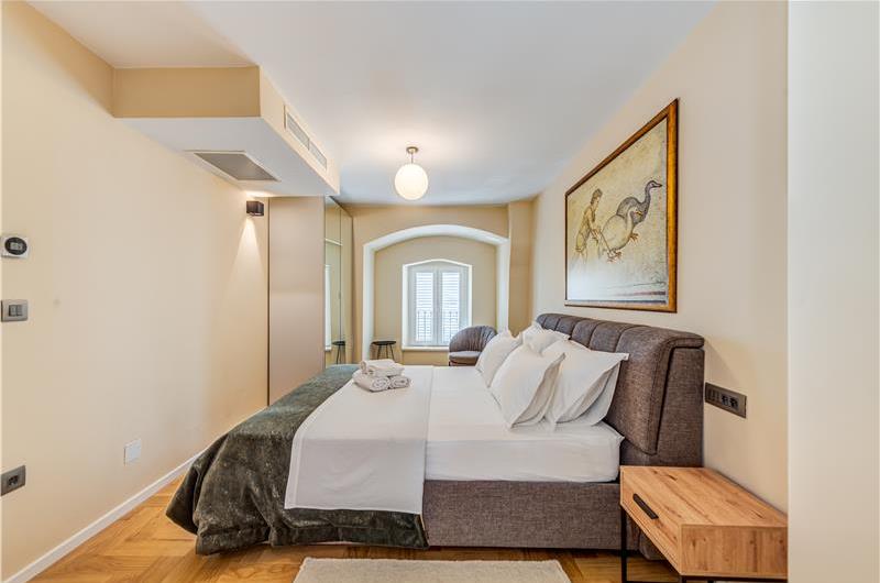 Two-bedroom luxury sea view apartment along Split city sea front sleeps 4