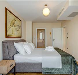Two-bedroom luxury sea view apartment along Split city sea front sleeps 4