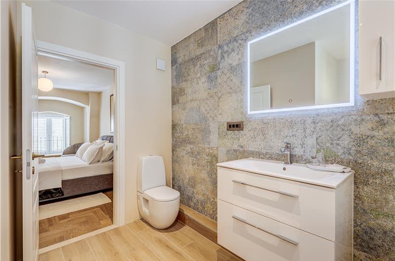 Two-bedroom luxury sea view apartment along Split city sea front sleeps 4
