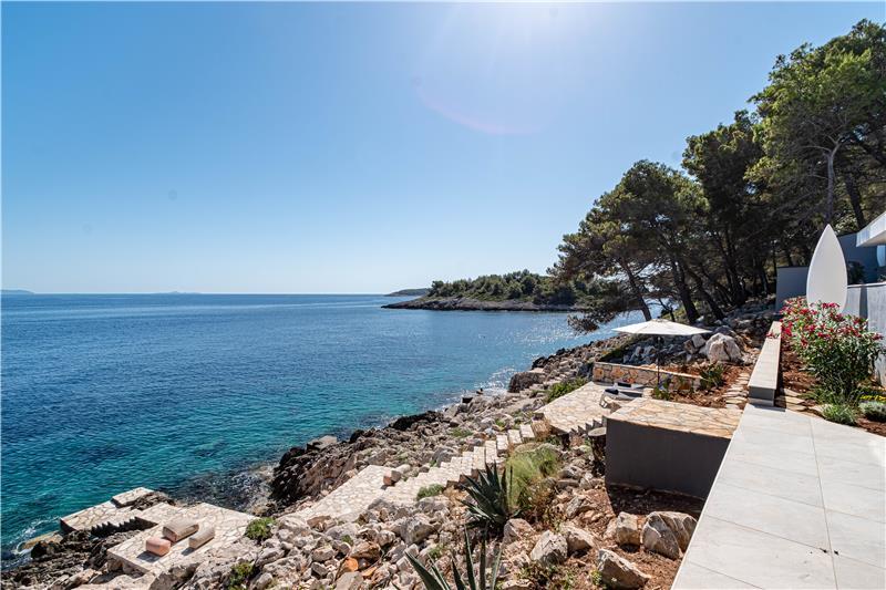 Beachfront villa in Prizba, photograph 14