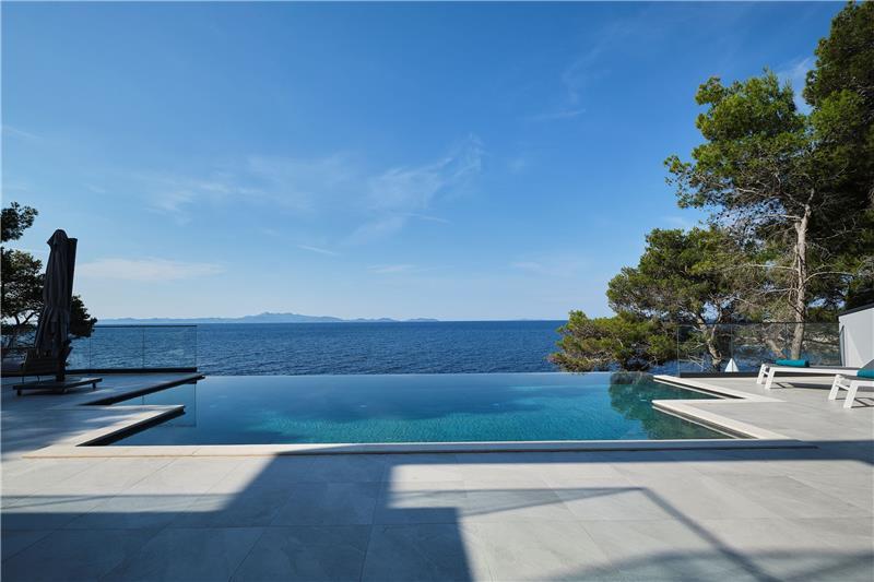 Beachfront villa in Prizba, photograph 17