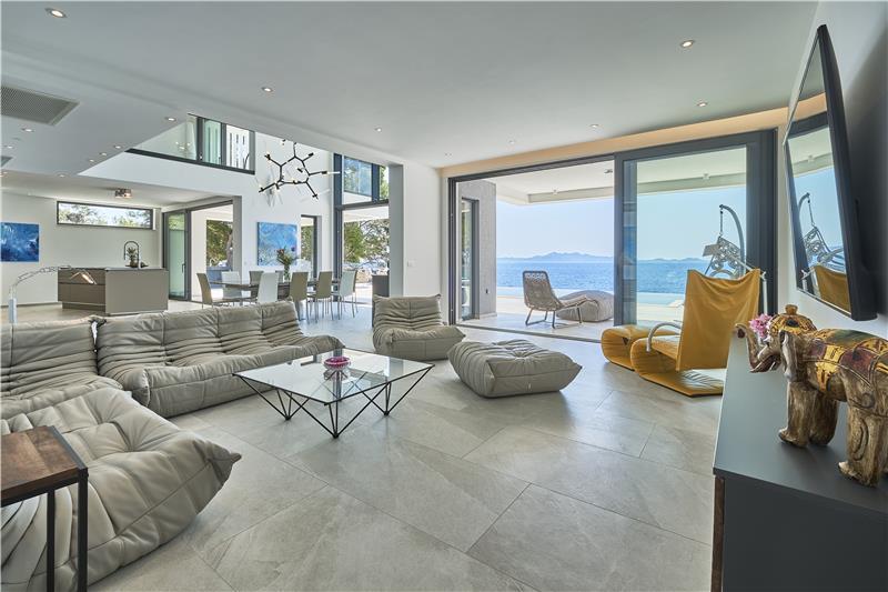 Beachfront villa in Prizba, photograph 24