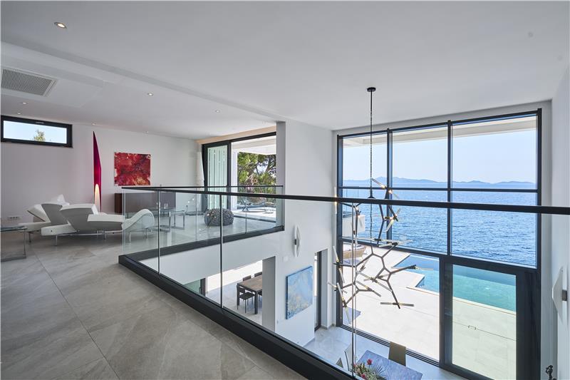 Beachfront villa in Prizba, photograph 27