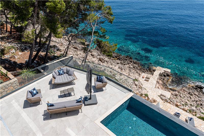 Beachfront villa in Prizba, photograph 9