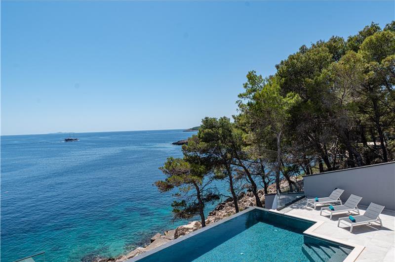 6 bedroom villa with infinity pool and sea views, Korcula Island, sleeps 12