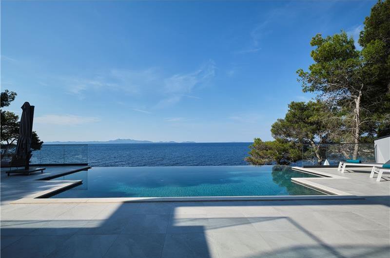6 bedroom villa with infinity pool and sea views, Korcula Island, sleeps 12