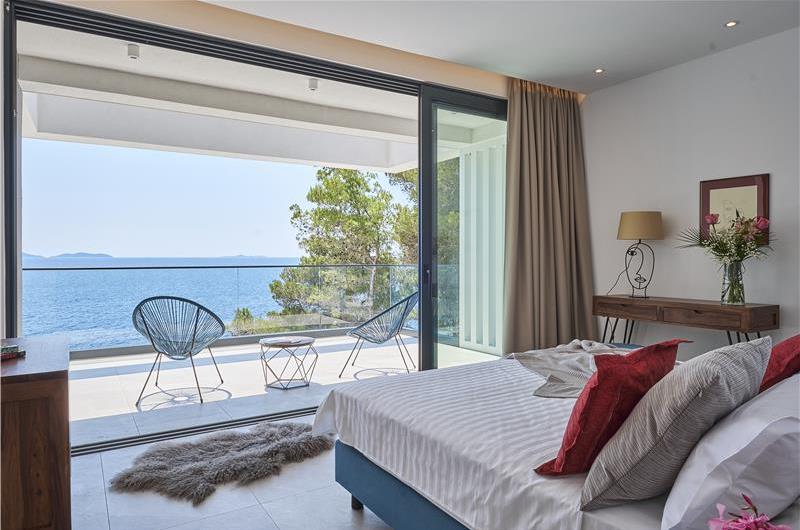 6 bedroom villa with infinity pool and sea views, Korcula Island, sleeps 12