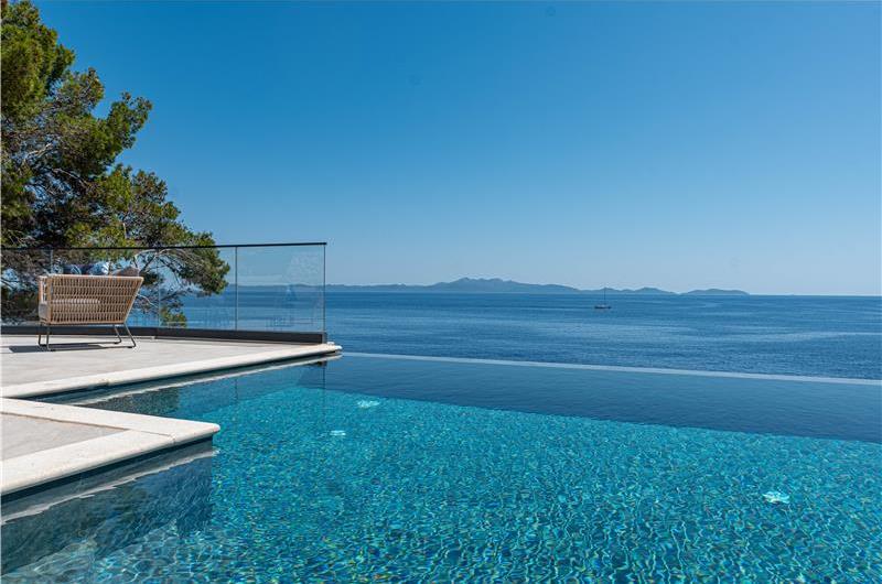 6 bedroom villa with infinity pool and sea views, Korcula Island, sleeps 12