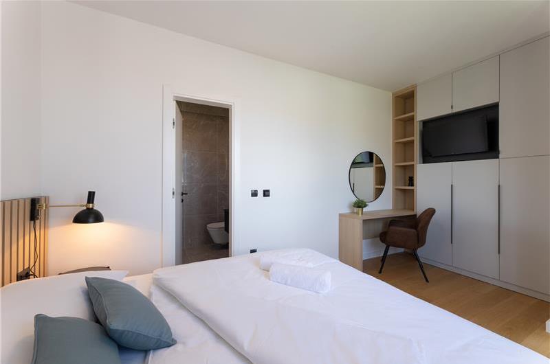 5 bedroom villa with pool near Split, sleeps 9