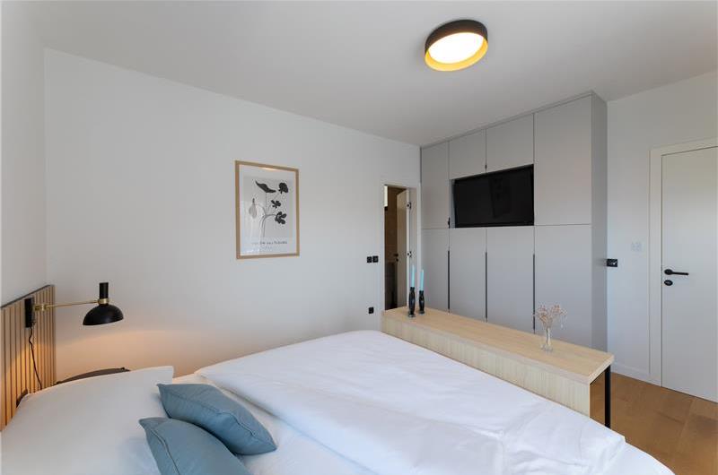 5 bedroom villa with pool near Split, sleeps 9