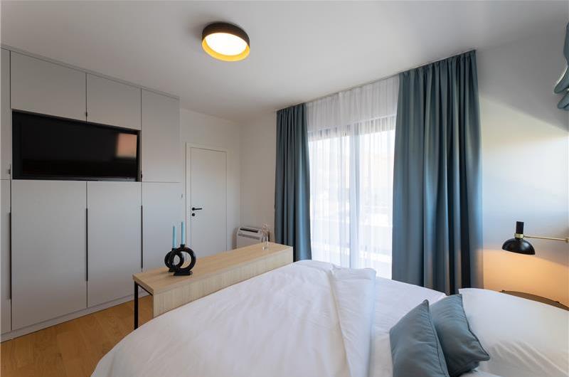 5 bedroom villa with pool near Split, sleeps 9