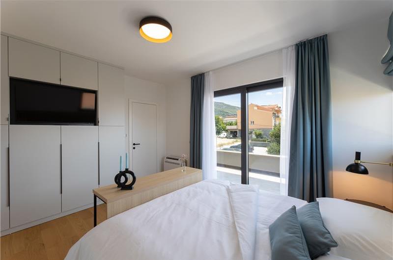 5 bedroom villa with pool near Split, sleeps 9