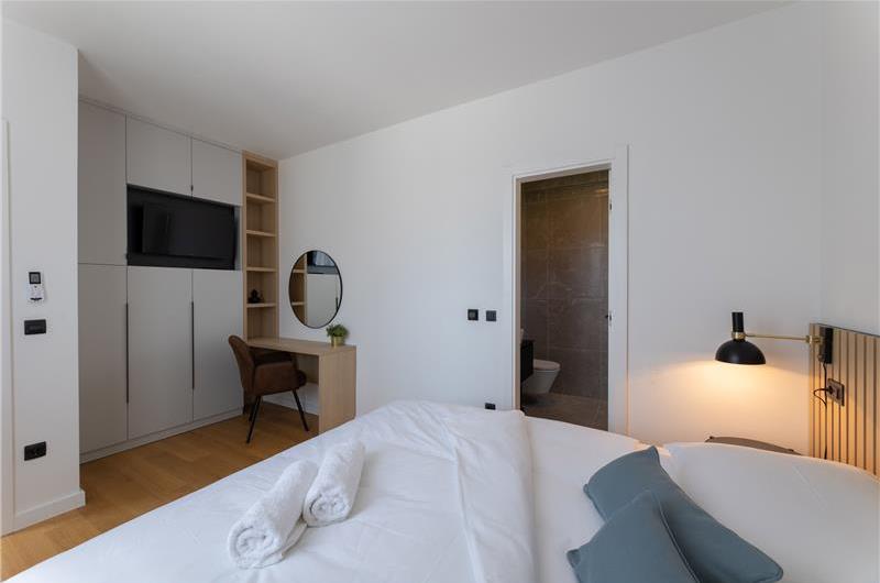 5 bedroom villa with pool near Split, sleeps 9