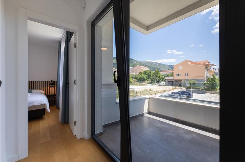 5 bedroom villa with pool near Split, sleeps 9