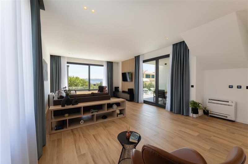 5 bedroom villa with pool near Split, sleeps 9