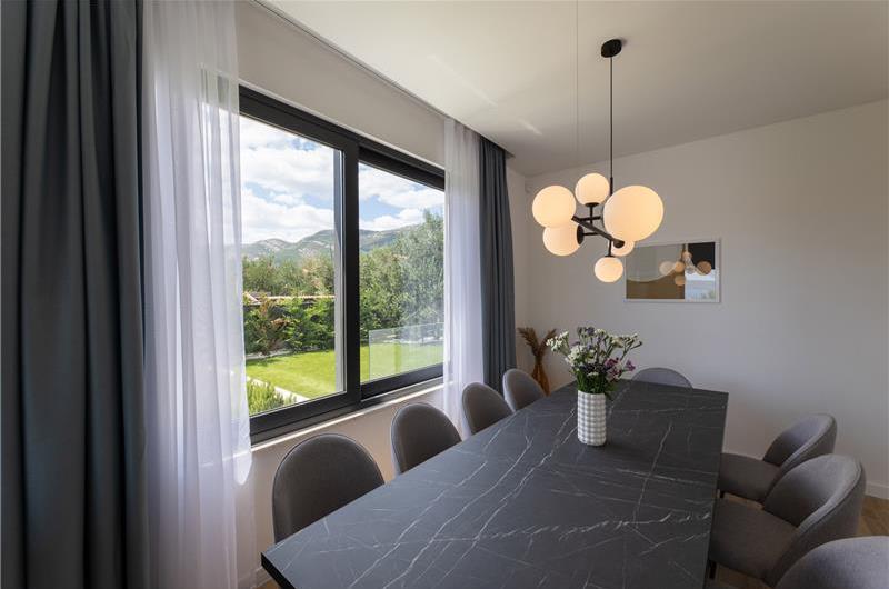 5 bedroom villa with pool near Split, sleeps 9