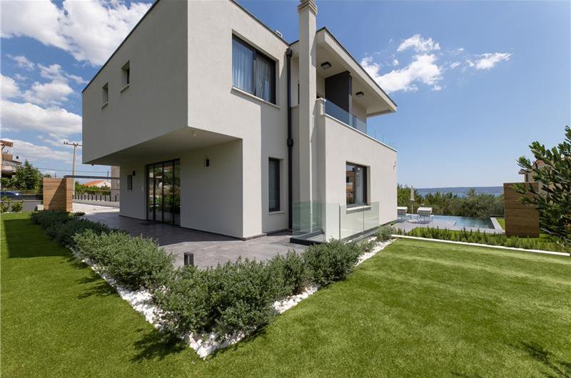 5 bedroom villa with pool near Split, sleeps 9