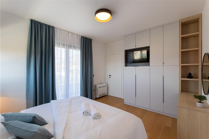 5 bedroom villa with pool near Split, sleeps 9