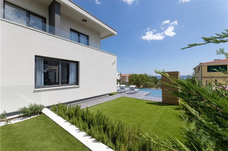 5 bedroom villa with pool near Split, sleeps 9