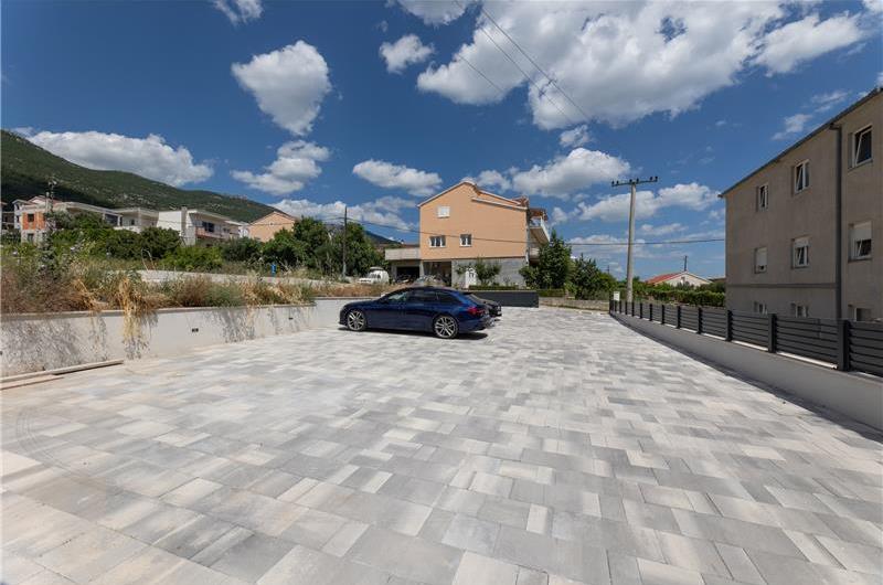 5 bedroom villa with pool near Split, sleeps 9