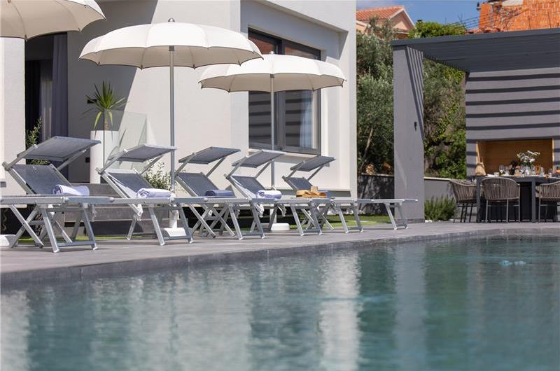 5 bedroom villa with pool near Split, sleeps 9